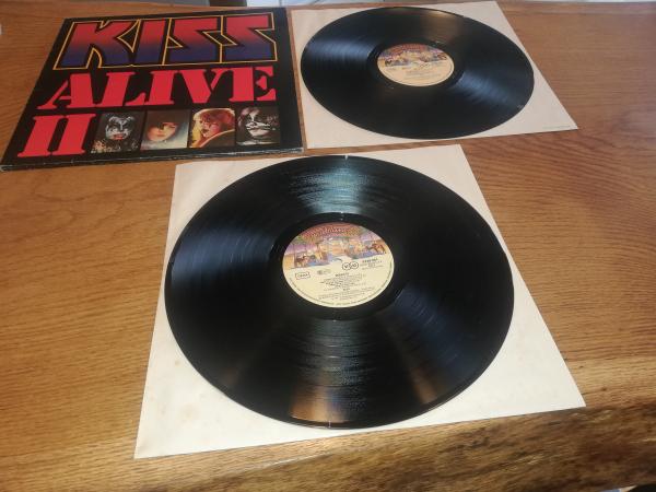 Kiss Alive 2 1977 Casablanca Doppel-LP 6685043 Doppel LP Deutsche Pressung VG+/VG+
